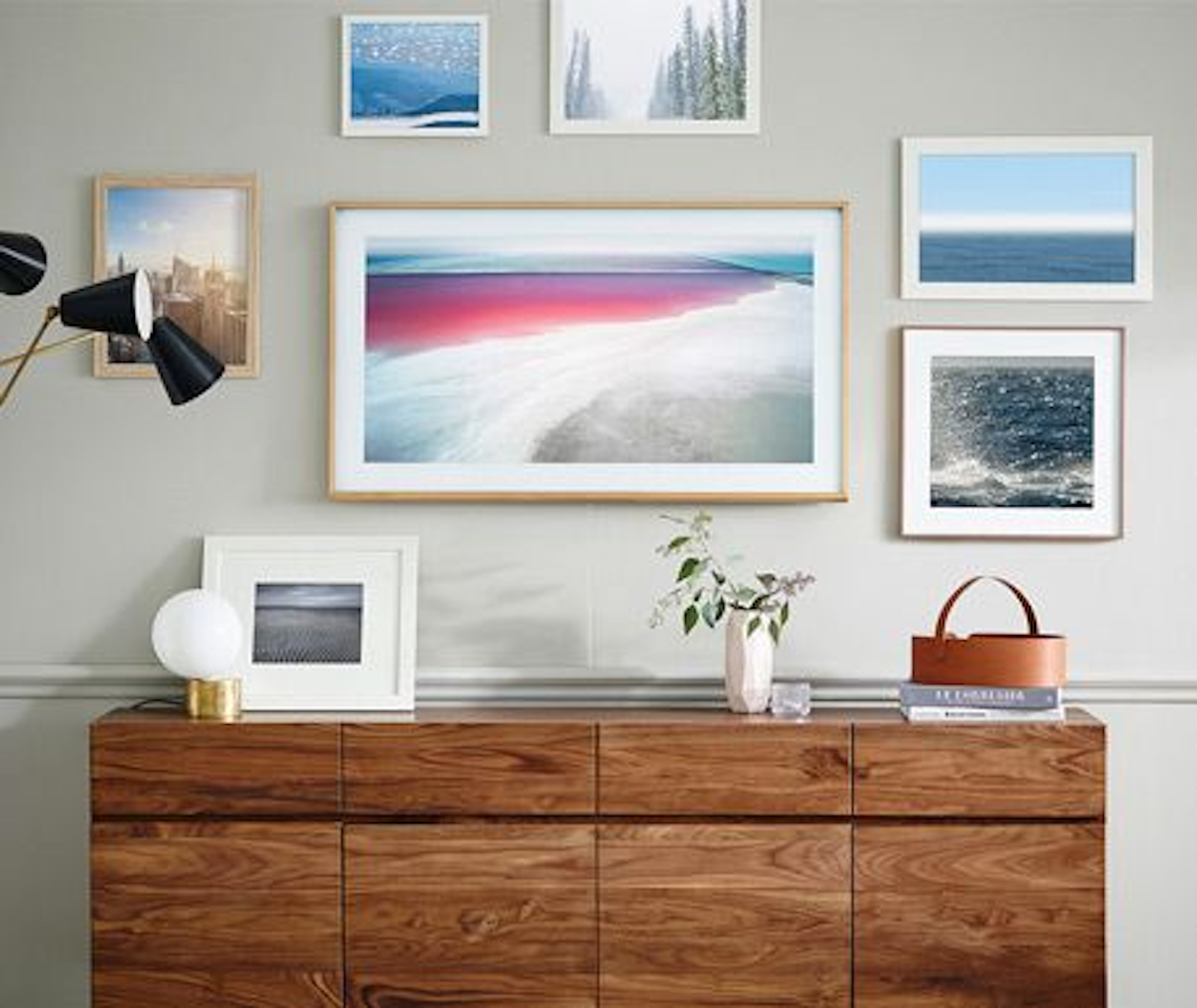 A New ‘Invisible’ TV Delivers a High Impact